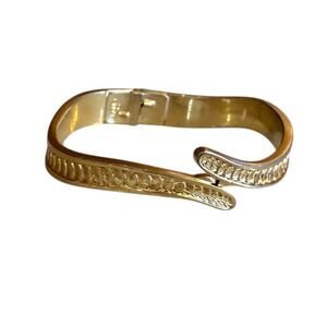 Vintage Monet Clamshell Gold Wave Bracelet